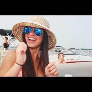 Meet your Posher, Gabi