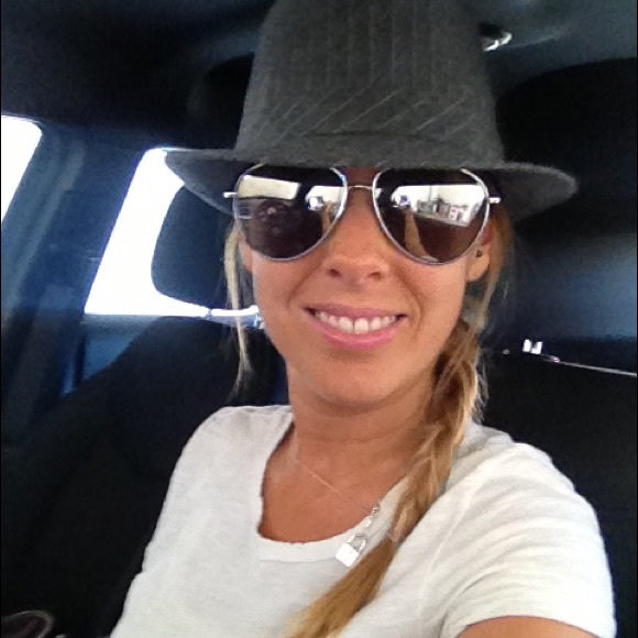 Meet your Posher, Dawn - Picture 2 of 4