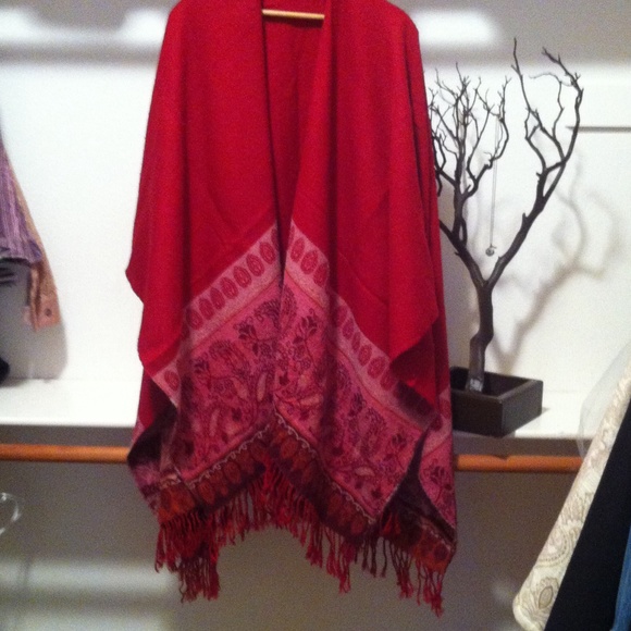 Sweaters - BOHEMIAN HIPPIE PONCHO