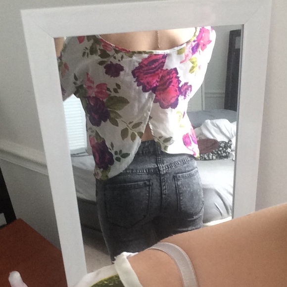 🚫SOLD🚫sheer floral top - Picture 4 of 4