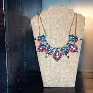 NECKLACE WITH COLORED JEWELS
