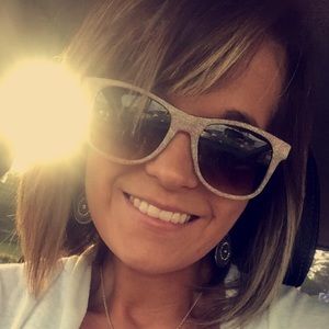 Meet your Posher, Emilee