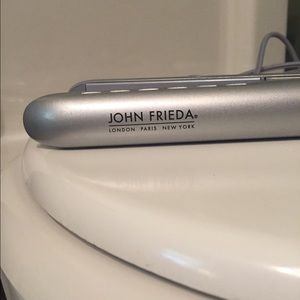 John Frieda Frizz Ease Flat Iron