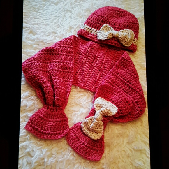 ♨SOLD♨Toddler scarf with hat . - Picture 3 of 3