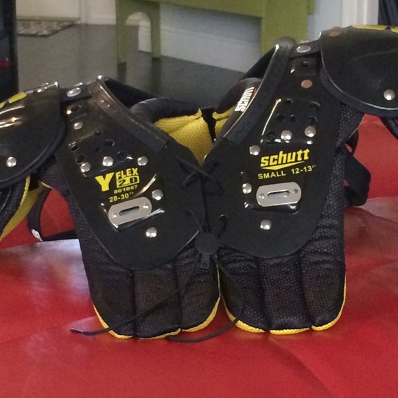 Schutt Youth Football Shoulder Pads