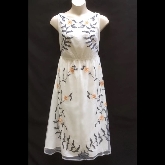 Eshakti Dresses & Skirts - New Eshakti White Dress w/Tulle Overlay XL 16