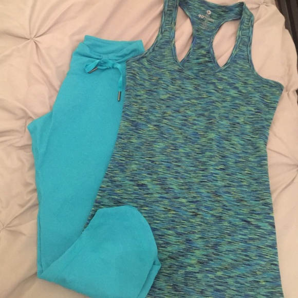 Bundle Sale🎉🎈 Tank and Capris for 10.00!