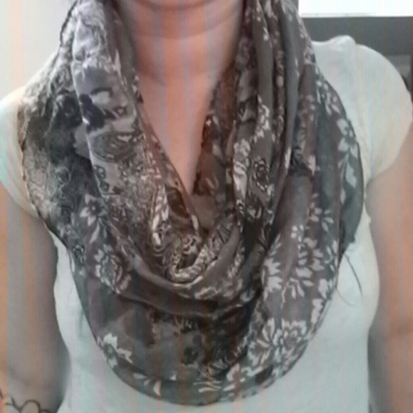 Scarf - Picture 2 of 3