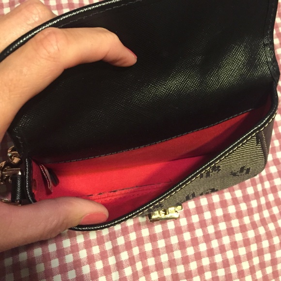 Dooney & Bourke wristlet. - Picture 3 of 3