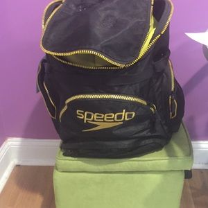 Large gold speedo bag 8/10 condition googles 10/10