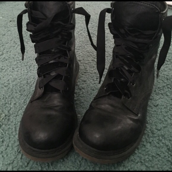 Combat boots
