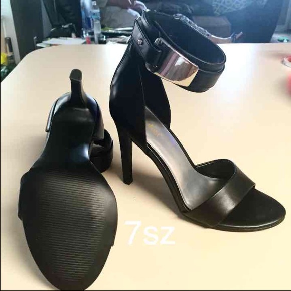 NWOT Sexy 4" Strappy's - Picture 2 of 4