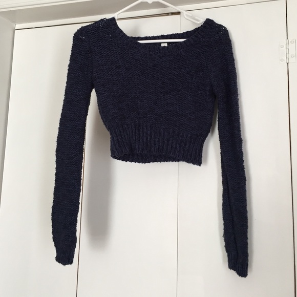 blue & black sweater crop top