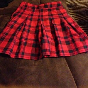 H&M red and black plaid skirt