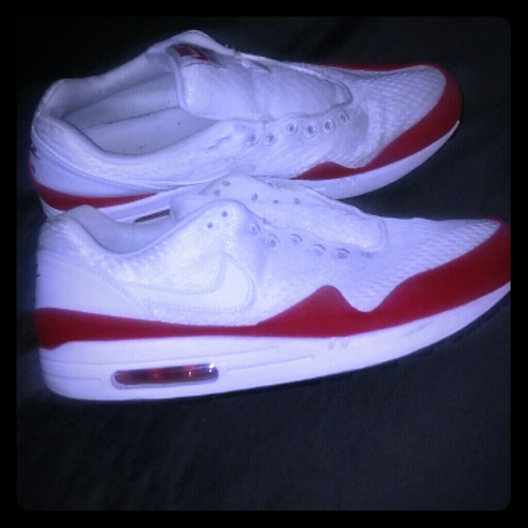 Mens 10.5 air max shoes