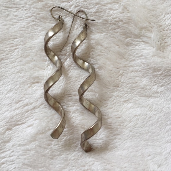 silver•twirl•earrings - Picture 2 of 2