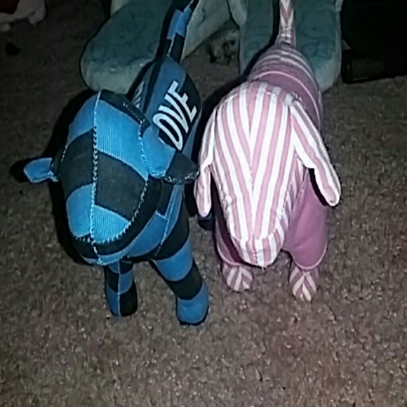 VS Pink dogs