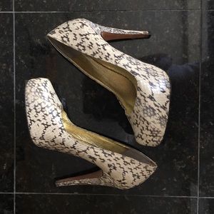 Dolce Vita size 6 snakeskin heels