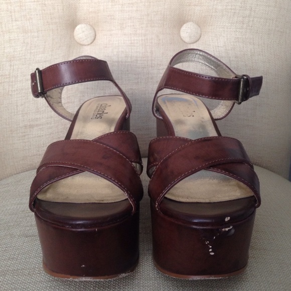 Charles David flatform sandals