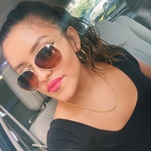 Meet your Posher, Brenda