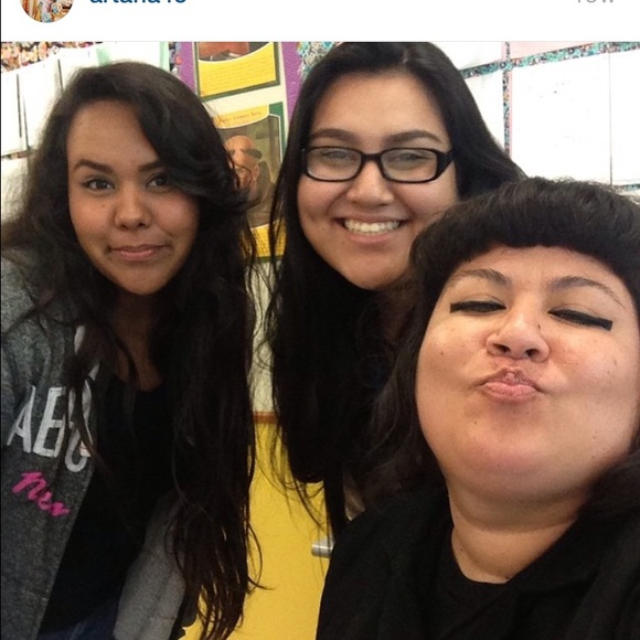 Meet your Posher, Fernanda - Picture 1 of 1