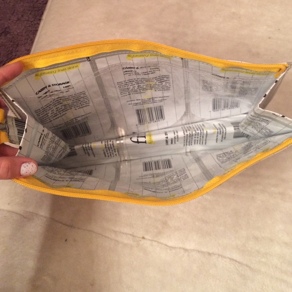 Fun "fruit" clutch made from recycled materials! - Picture 2 of 2