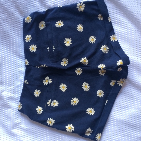 Navy blue high-wasted shorts - Picture 2 of 4