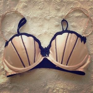 VS bra, NWOT
