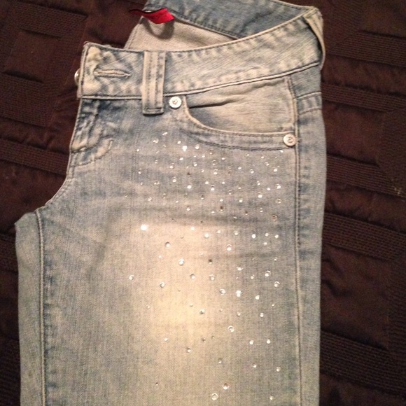 Skinny jeans - light color with cristals.