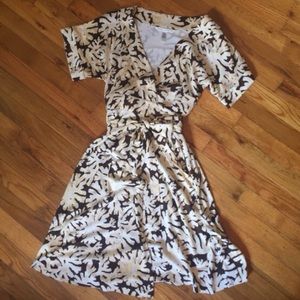 Diane Von Furstenberg 100% silk wrap dress