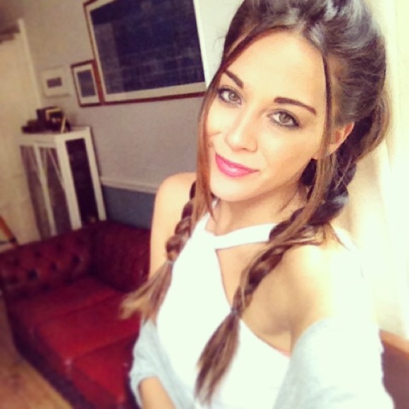 Meet your Posher, Elizabeth - Picture 4 of 4