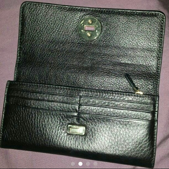 *SOLD* Tory Burch Mercer wallet - Picture 3 of 4