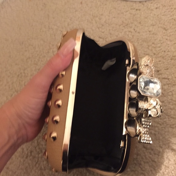 Knuckle clutch purse ❌SOLD❌ - Picture 2 of 4