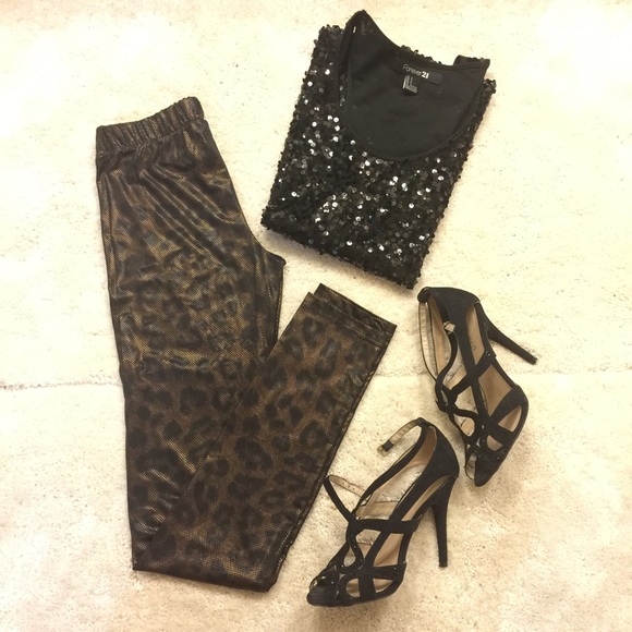 LEOPARD PRINT LEGGINGS 💟 NWOT 💟 HOST PICK 🎉🎉🎉