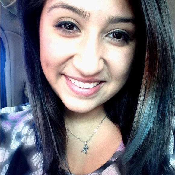 Meet your Posher, Alexiss - Picture 1 of 1