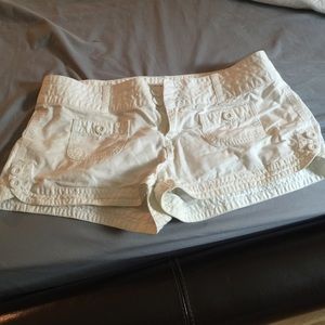 White shorts with pockets
