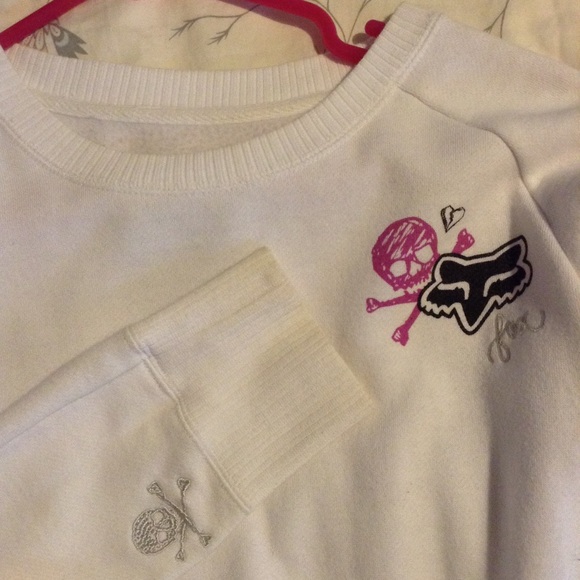 Fox Girls White Sweater with Skulls. - Picture 1 of 4