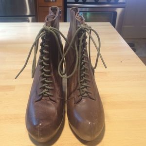 2 Steve Madden shoes !