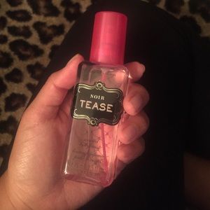 VS Noir Tease body mist (2.5 fl oz)
