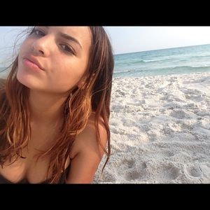 Meet your Posher, Safiya