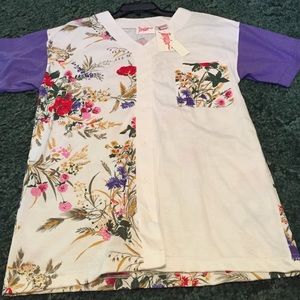 Brand new shirt with tags ! Size m