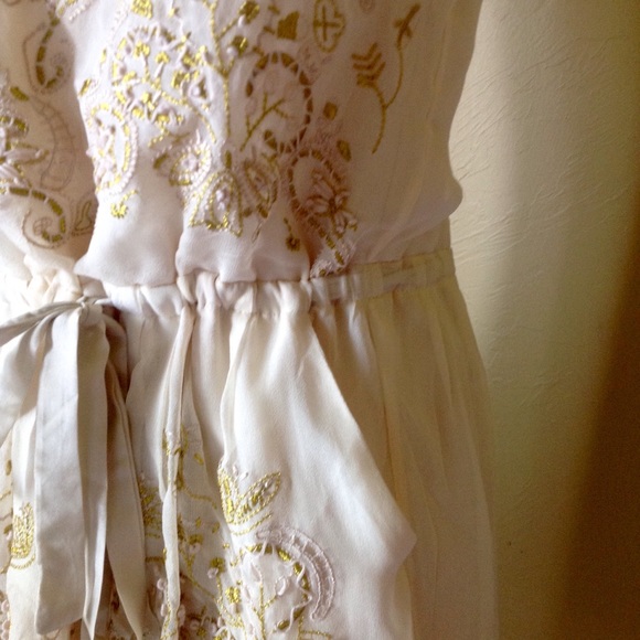 Beautiful embroidered chiffon Spring dress - Picture 3 of 4