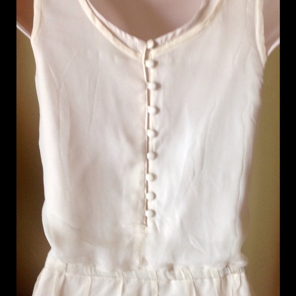 Beautiful embroidered chiffon Spring dress - Picture 4 of 4