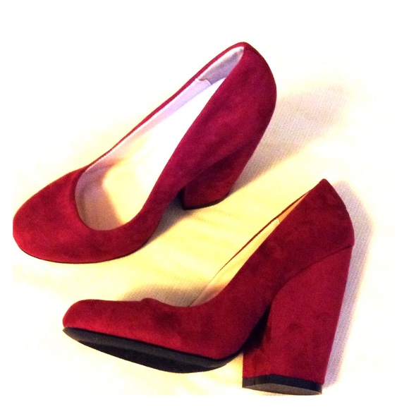 Rouge Round Toe Pump