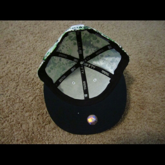 Atlanta Braves Fitted Cap - Picture 2 of 3