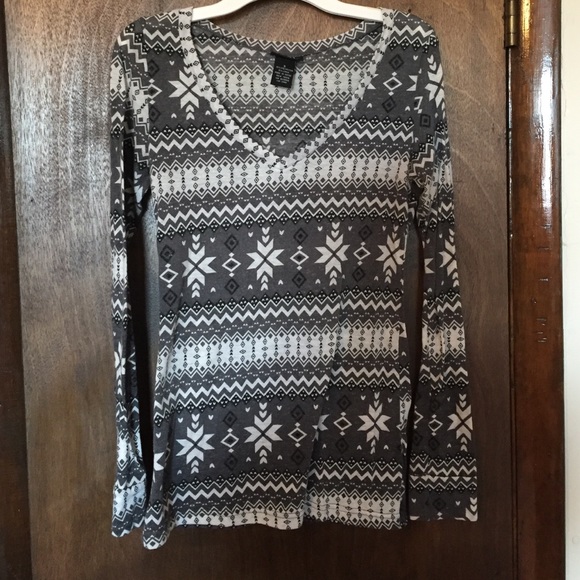 v neck - Picture 2 of 3