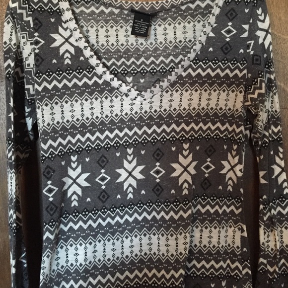 v neck - Picture 3 of 3