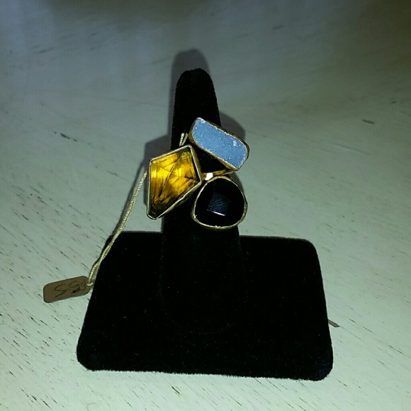 Ring - Picture 1 of 2