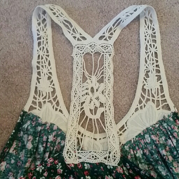 Brand new! Floral Crochet Top - Picture 4 of 4