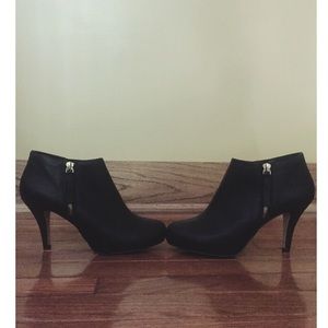 NEW Steve Madden Black Leather Heel Booties 7.5